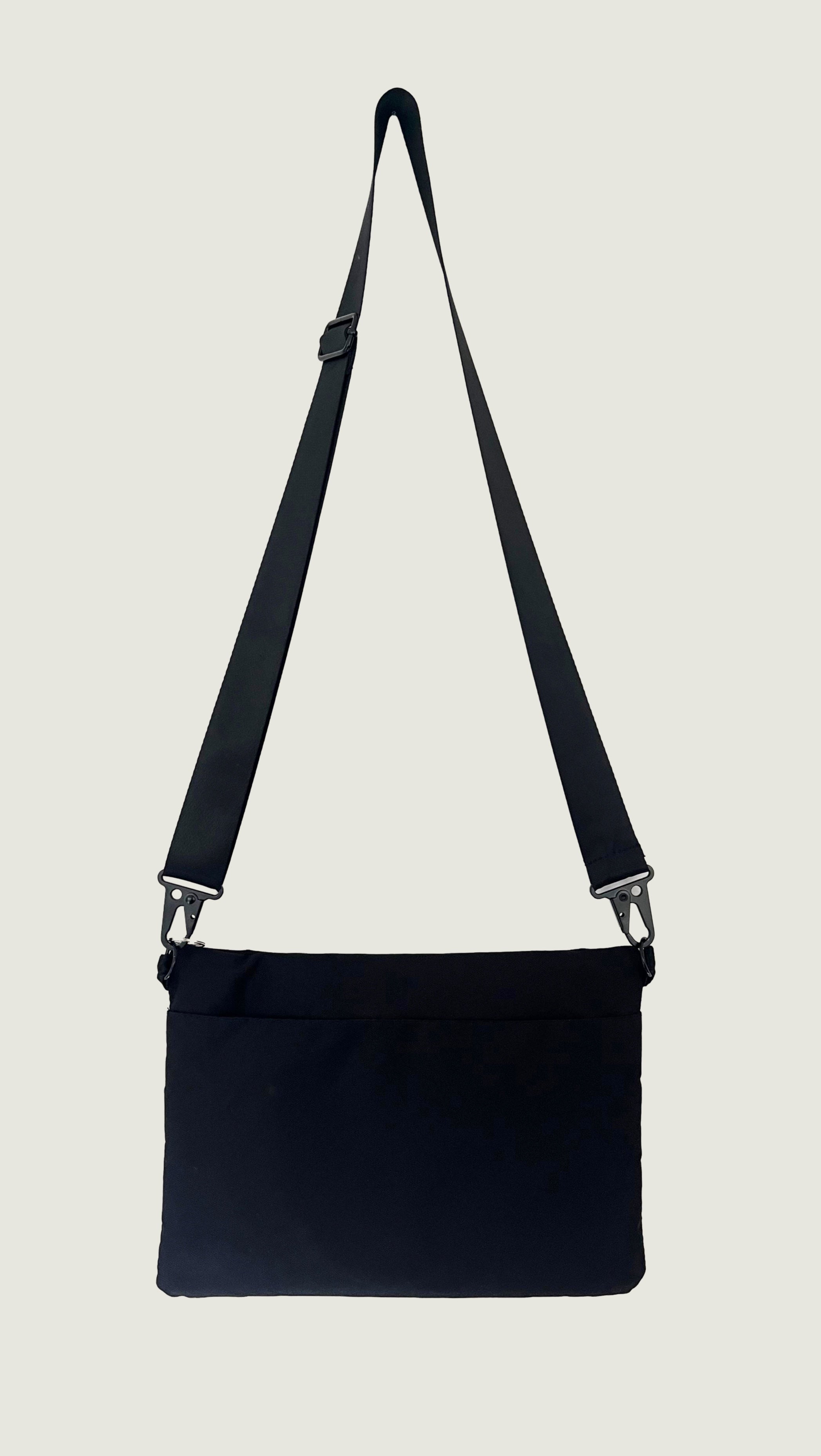 No 67. The Possibilities Technical Cross-Body Bag 'Black'