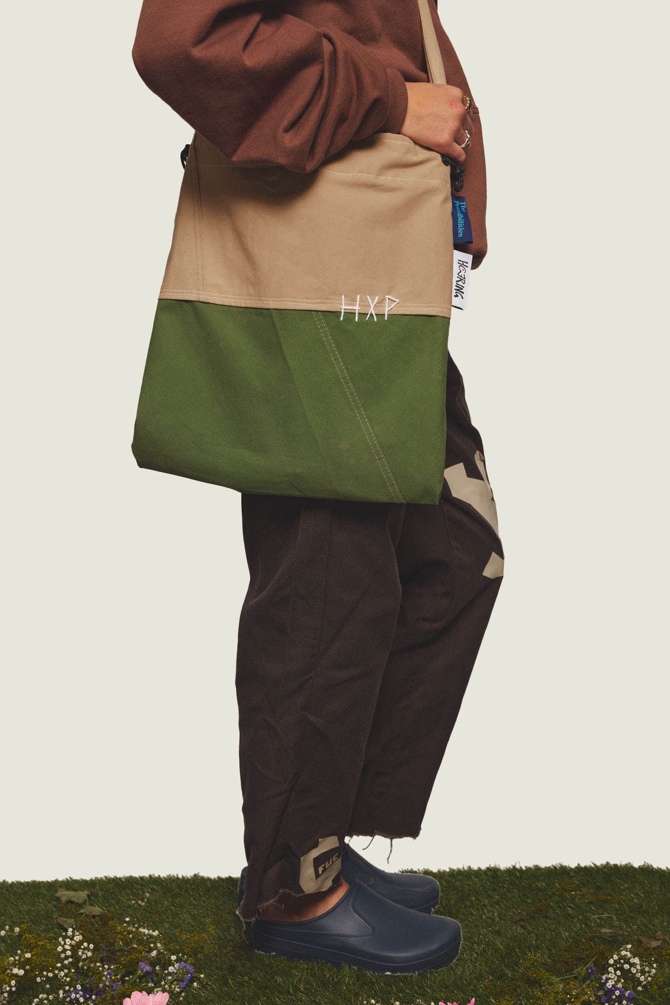 No. 48: The - Possibilities x Studio Haering x DoTellMom - Crossbody Bag ‘Beige / Green’