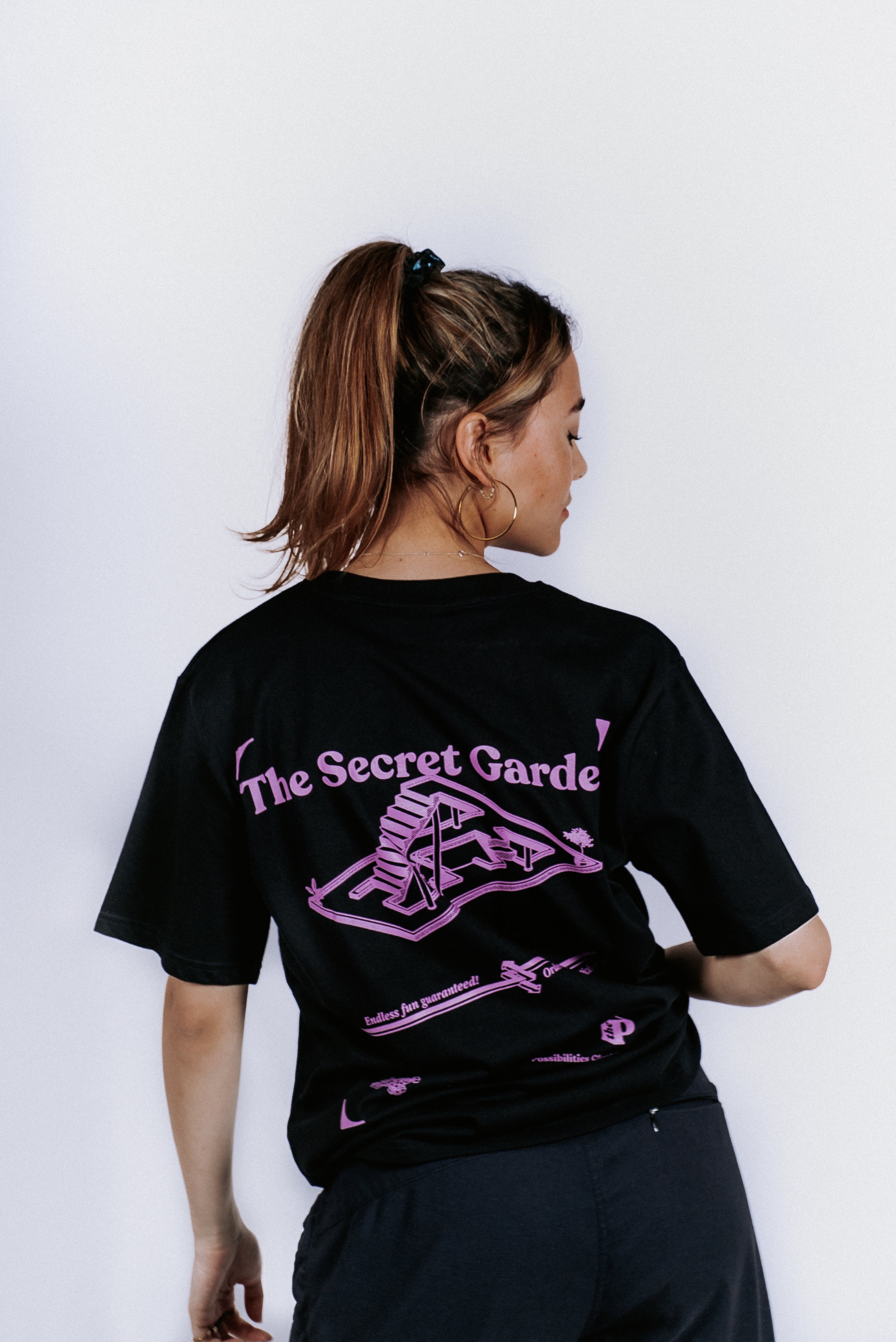 No 9: The Secret Garden T-shirt 'Black'